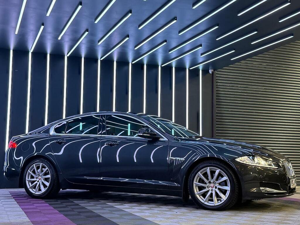 Jaguar XF Saloon 2.2 Green #9