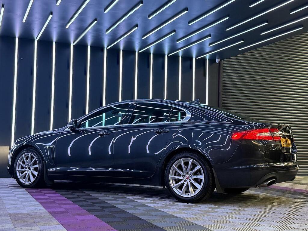 Jaguar XF Saloon 2.2 Green #18