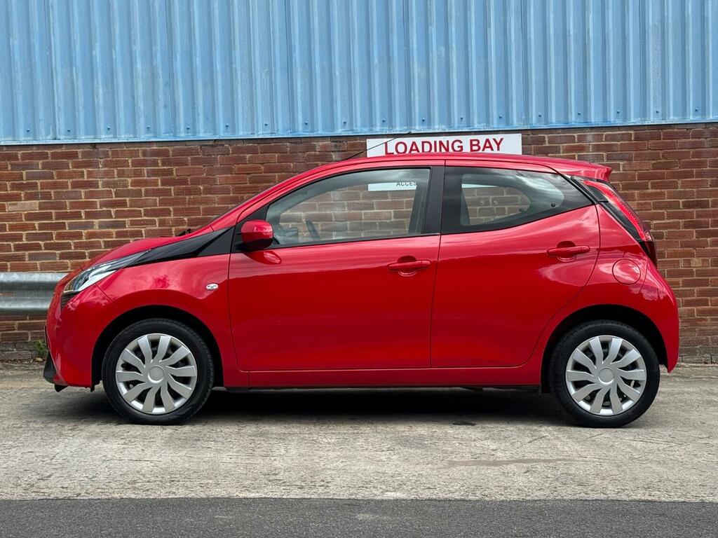 Toyota Aygo 1.0 Vvt-i X-play Red #2