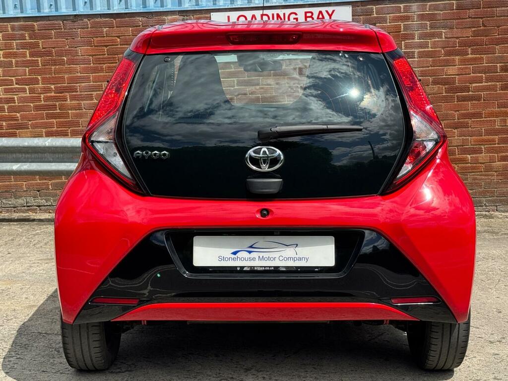 Toyota Aygo 1.0 Vvt-i X-play Red #4