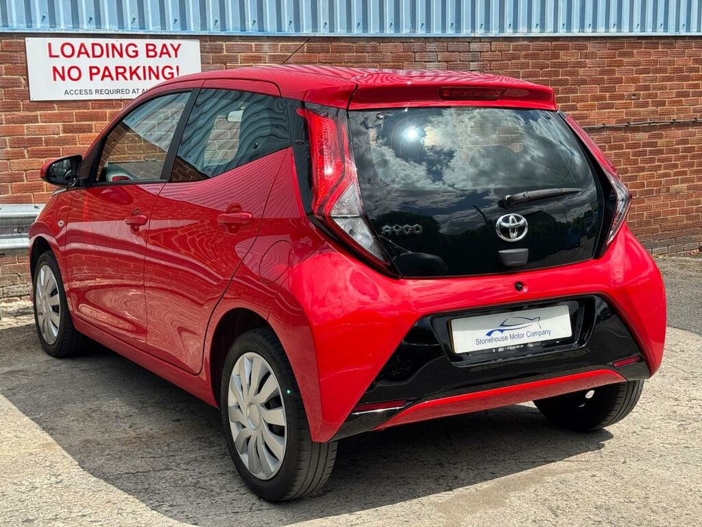 Toyota Aygo 1.0 Vvt-i X-play Red #3