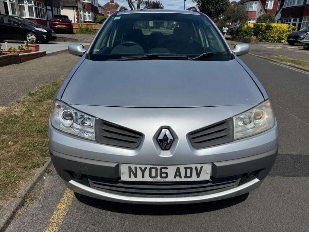 Renault Megane 1.6 Vvt Dynamique Silver #2