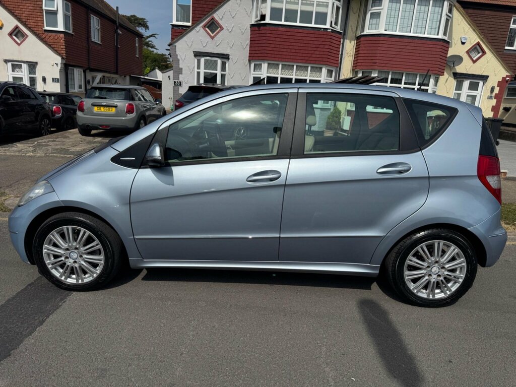 Mercedes-Benz A Class 1.5 A160 Elegance Se Cvt Blue #3