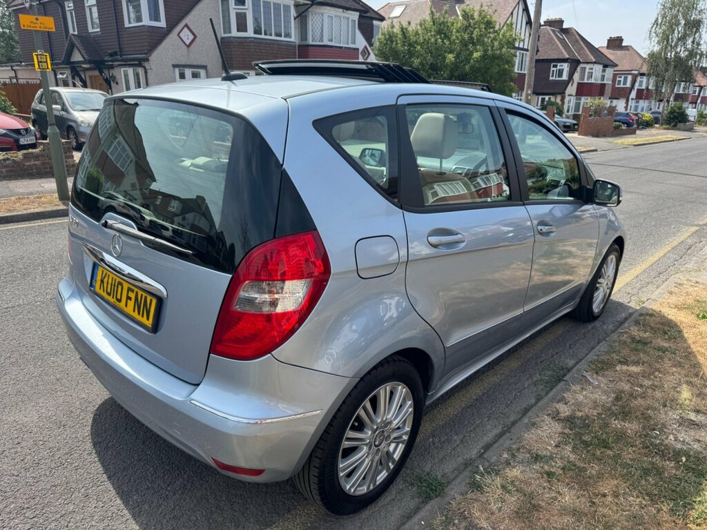 Mercedes-Benz A Class 1.5 A160 Elegance Se Cvt Blue #6