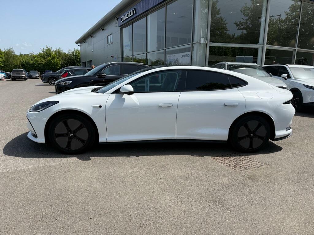 MG IM5 217Kw Standard Range 75Kwh GK75UZV White #5
