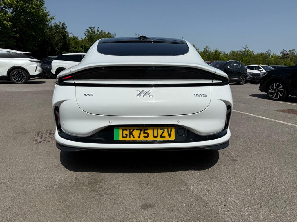 MG IM5 217Kw Standard Range 75Kwh GK75UZV White #6