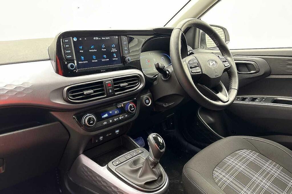 Hyundai I10 1.2 79 Premium Nav EN25LJY White #4