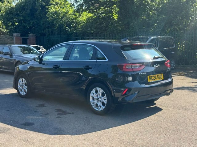 Kia Ceed 1.5 T-gdi 2 Hatchback Black #4