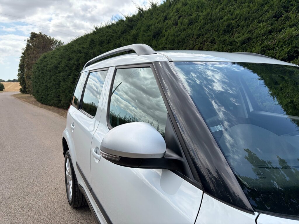 Skoda Yeti 1.2 Tsi Se Outdoor Euro 5 105 P White #5