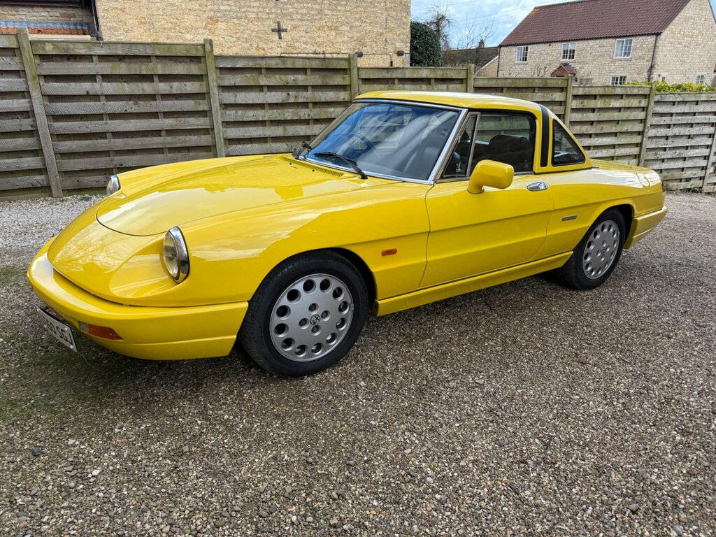 Alfa Romeo Spider 2.0 Convertible 120 Bhp Yellow #3