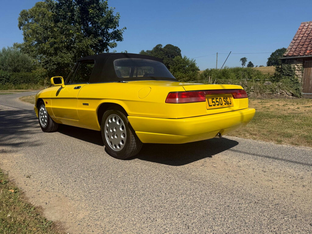 Alfa Romeo Spider 2.0 Convertible 120 Bhp Yellow #3