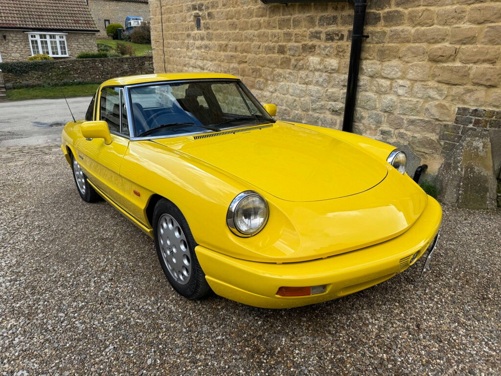 Alfa Romeo Spider 2.0 Convertible 120 Bhp Yellow #5