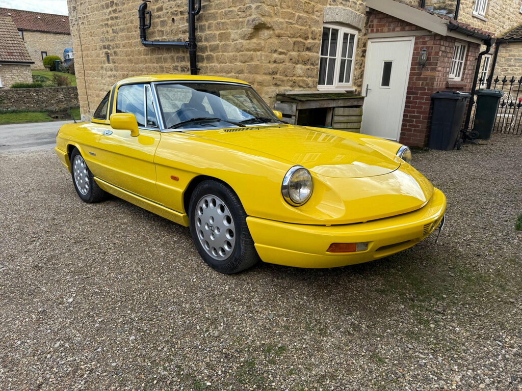 Alfa Romeo Spider 2.0 Convertible 120 Bhp Yellow
