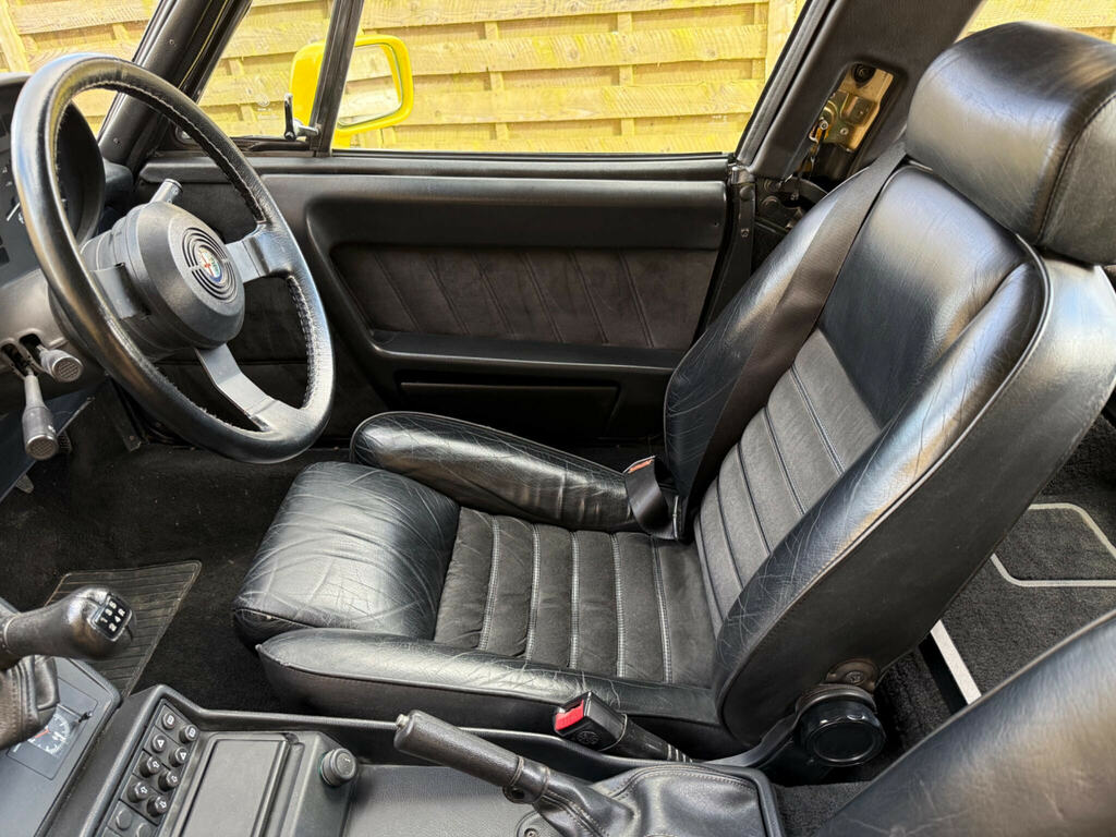 Alfa Romeo Spider 2.0 Convertible 120 Bhp Yellow #2