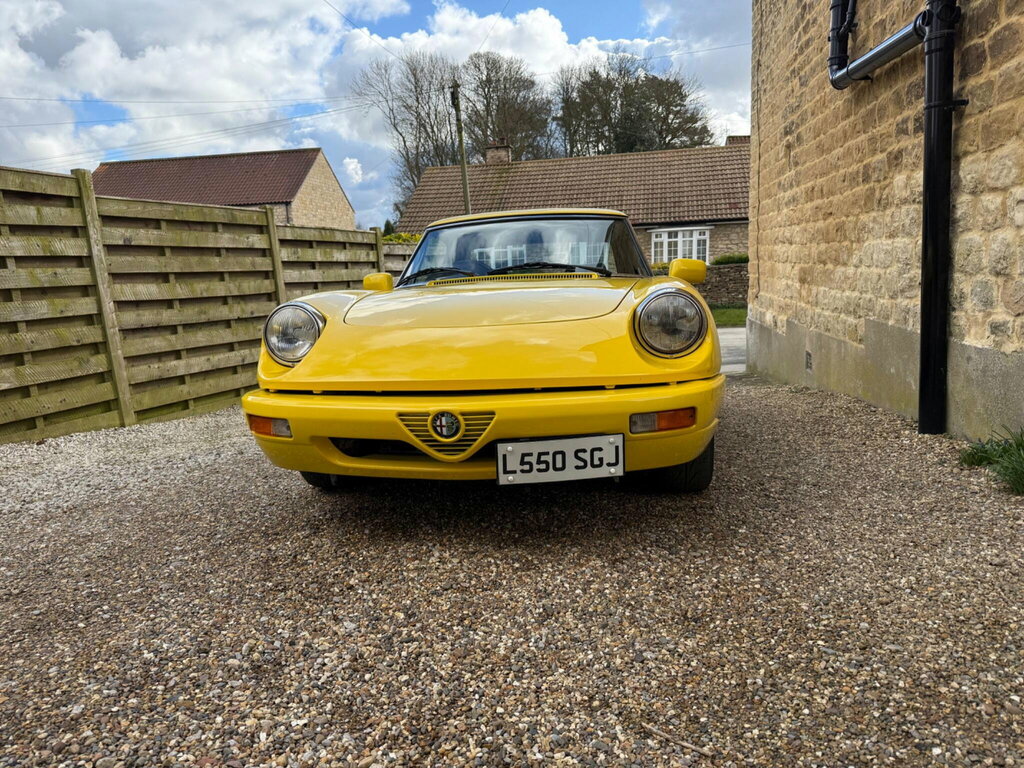 Alfa Romeo Spider 2.0 Convertible 120 Bhp Yellow #2