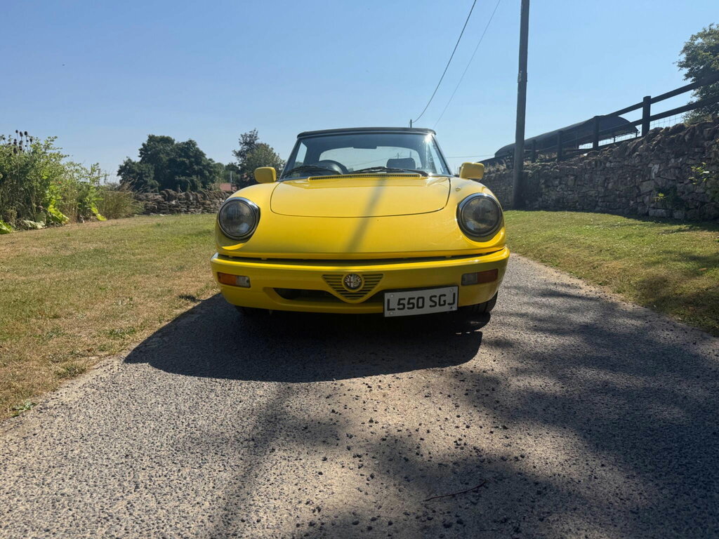 Alfa Romeo Spider 2.0 Convertible 120 Bhp Yellow #6