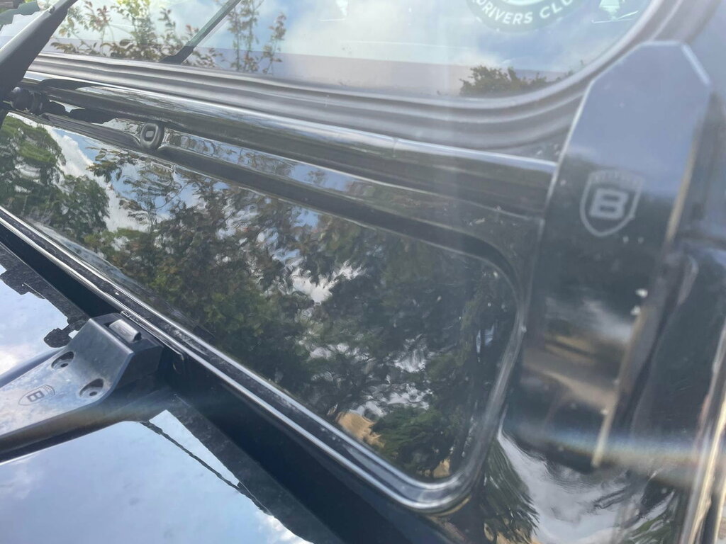 Land Rover Defender 90 County Black #20
