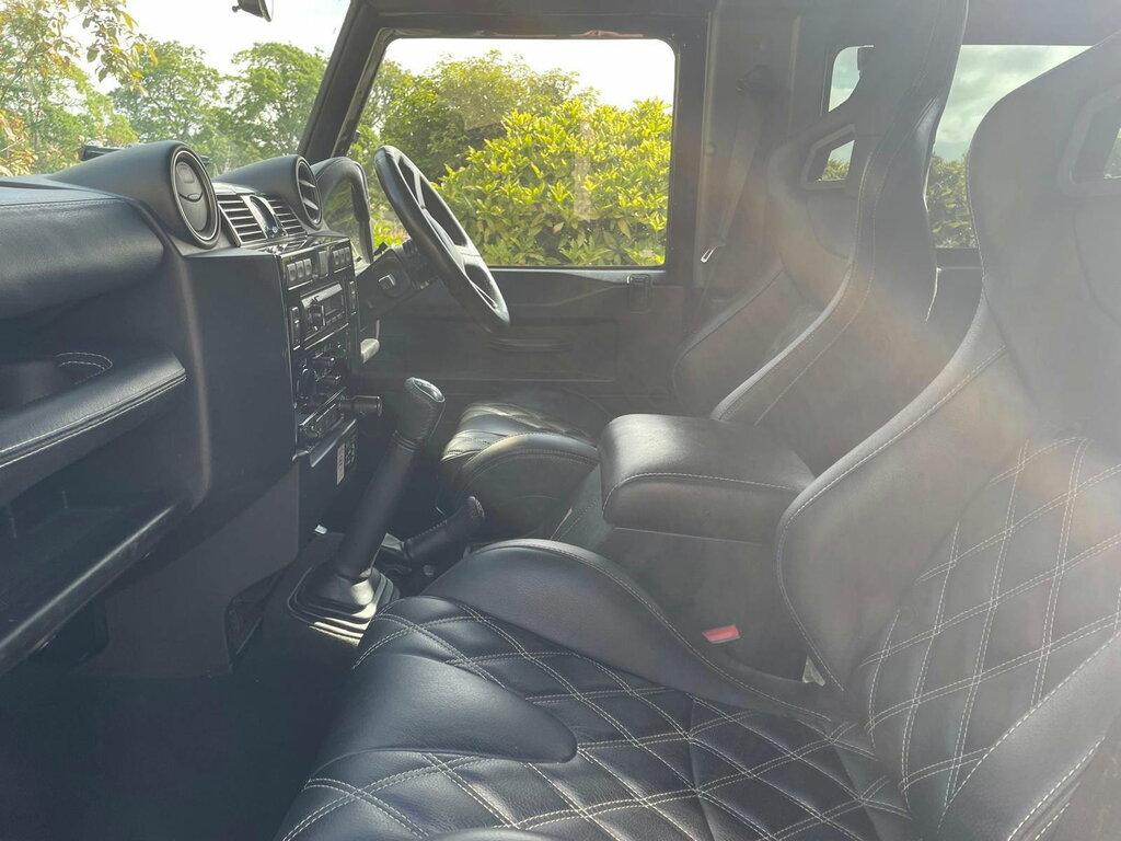 Land Rover Defender 90 County Black #12