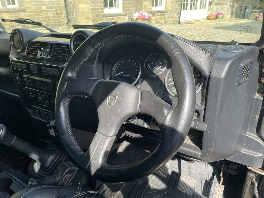 Land Rover Defender 90 County Black #11
