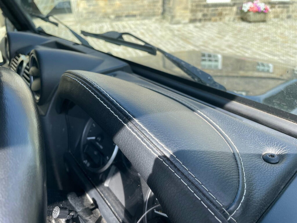 Land Rover Defender 90 County Black #27