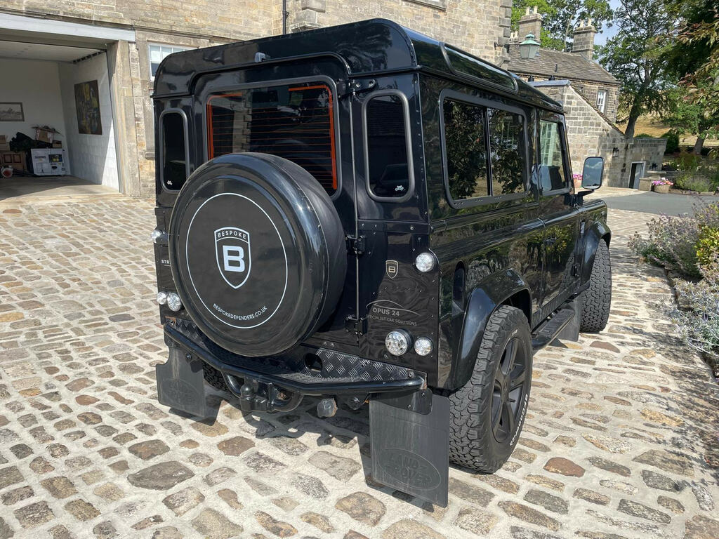 Land Rover Defender 90 County Black #18
