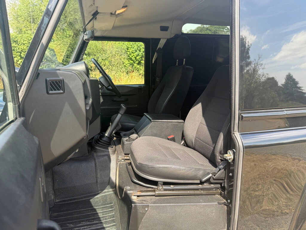 Land Rover Defender 90 Defender 90 Hard Top Td Green #16