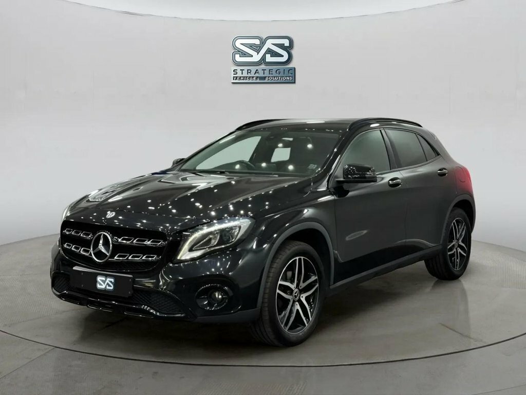 Mercedes-Benz GLA Class 1.6L Urban Edition Black #3