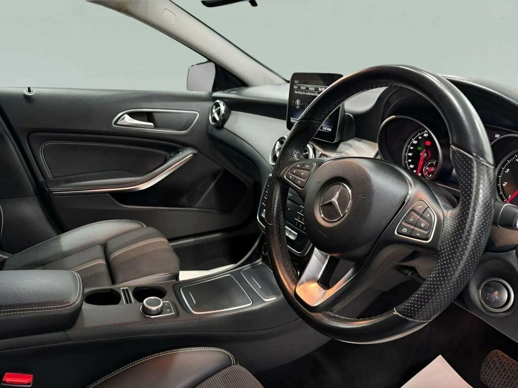 Mercedes-Benz GLA Class 1.6L Urban Edition Black #2
