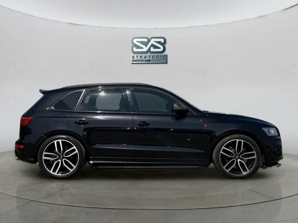 Audi SQ5 3L Plus Black #3