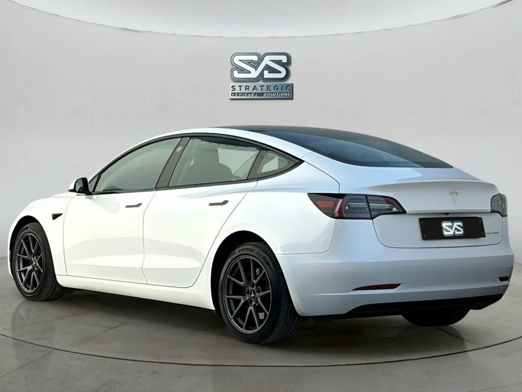 Tesla Model 3 Saloon GL71OLC White #4