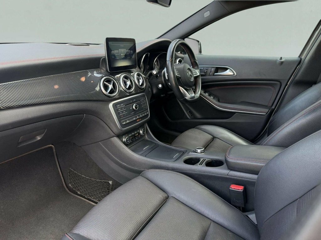 Mercedes-Benz GLA Class Gla 200 D 4Matic Amg Line Premium Red #64