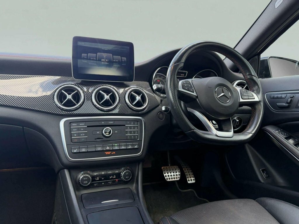 Mercedes-Benz GLA Class Gla 200 D 4Matic Amg Line Premium Red #13
