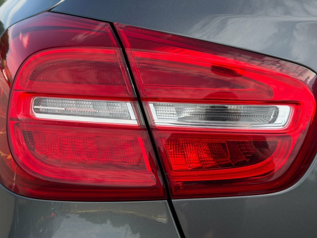 Mercedes-Benz GLA Class Gla 200 D 4Matic Amg Line Premium Red #53