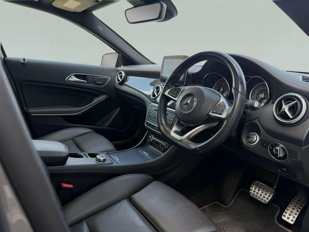 Mercedes-Benz GLA Class Gla 200 D 4Matic Amg Line Premium Red #18