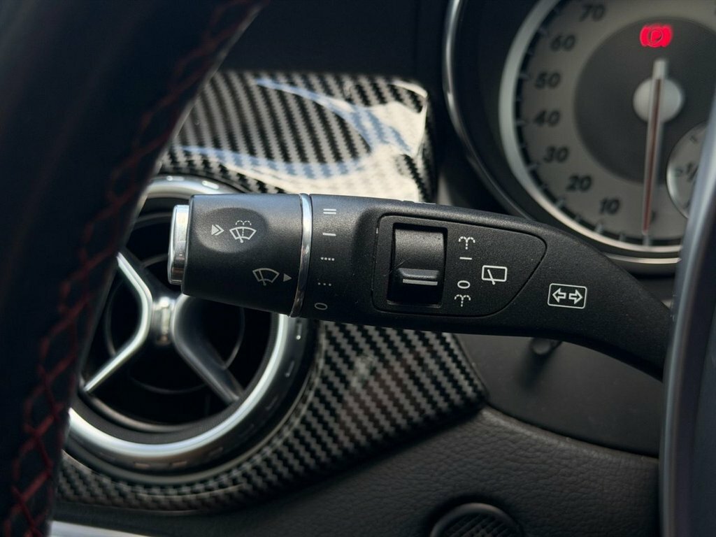 Mercedes-Benz GLA Class Gla 200 D 4Matic Amg Line Premium Red #36