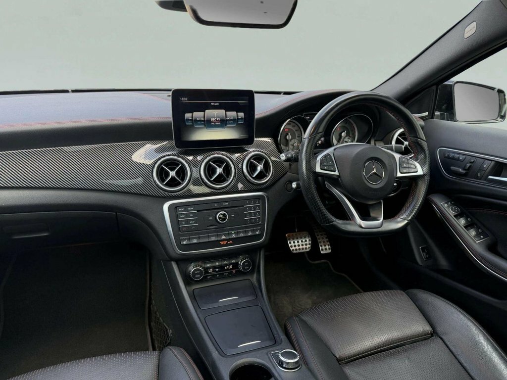 Mercedes-Benz GLA Class Gla 200 D 4Matic Amg Line Premium Red #14