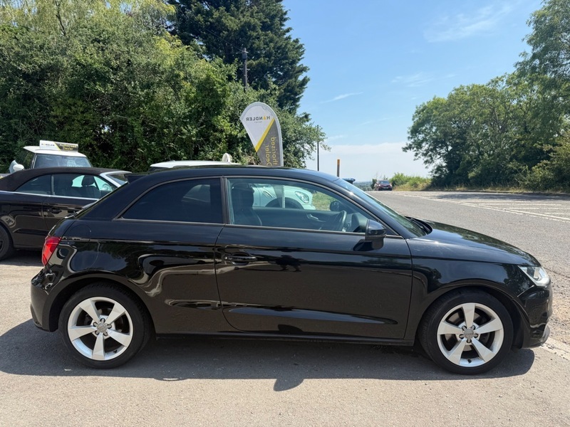 Audi A1 Tdi Sport Black #5