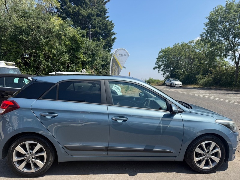 Hyundai I20 Hatchback Red #10
