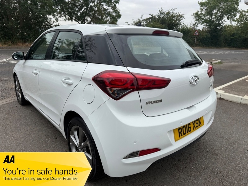 Hyundai I20 1.2 Se White #8