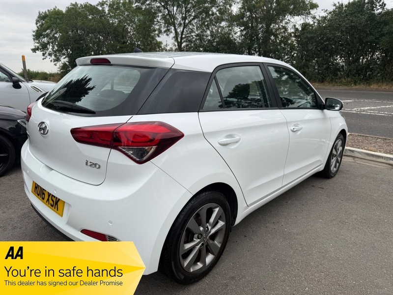 Hyundai I20 Crdi Se White #4