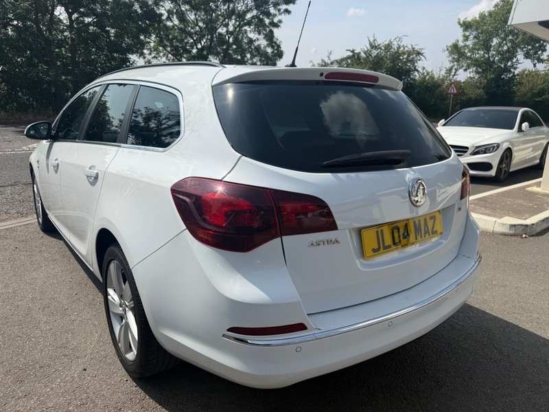 Vauxhall Astra 1.4 Limited Edition Red #8