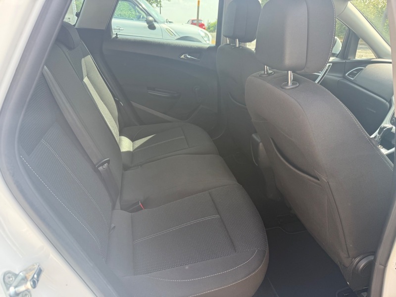 Vauxhall Astra 1.4 Limited Edition Red #17