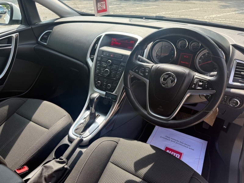 Vauxhall Astra 1.4 Limited Edition Red #19