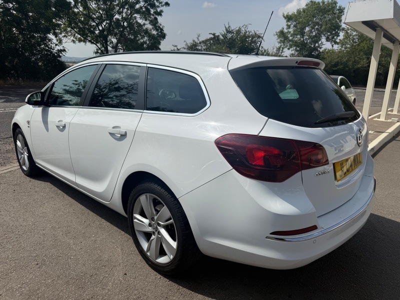 Vauxhall Astra 1.4 Limited Edition Red #7