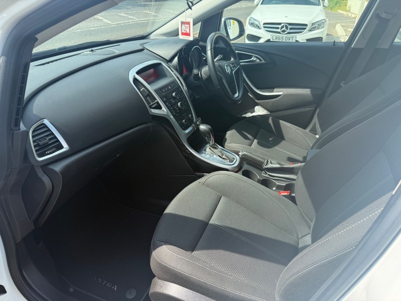 Vauxhall Astra 1.4 Limited Edition Red #13