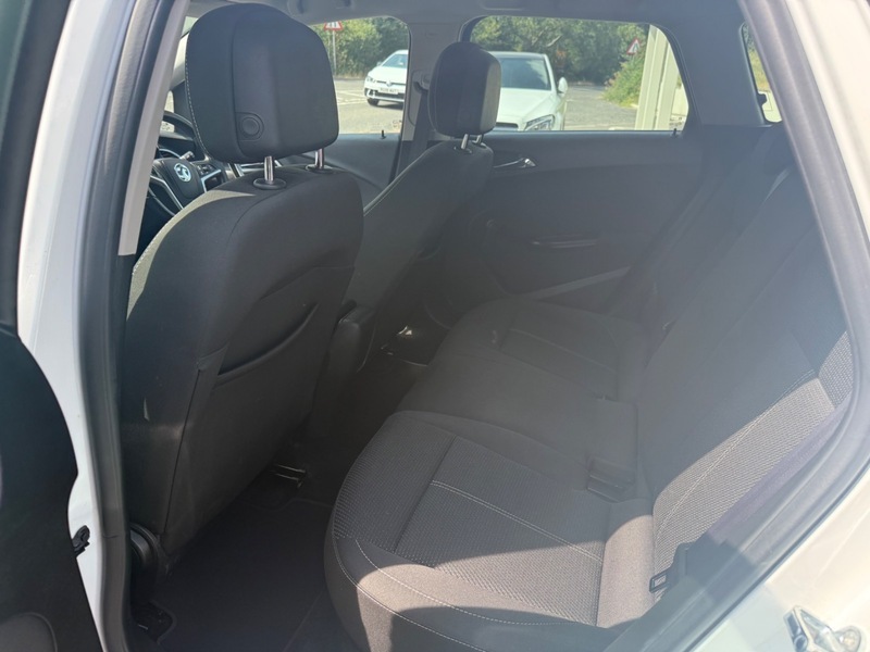 Vauxhall Astra 1.4 Limited Edition Red #15
