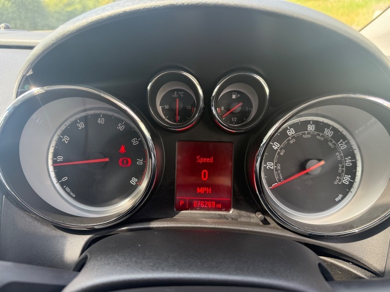 Vauxhall Astra 1.4 Limited Edition Red #25