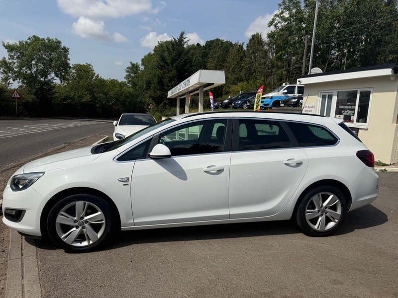 Vauxhall Astra 1.4 Limited Edition Red #10
