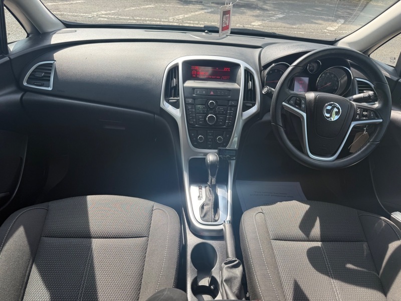 Vauxhall Astra 1.4 Limited Edition Red #14