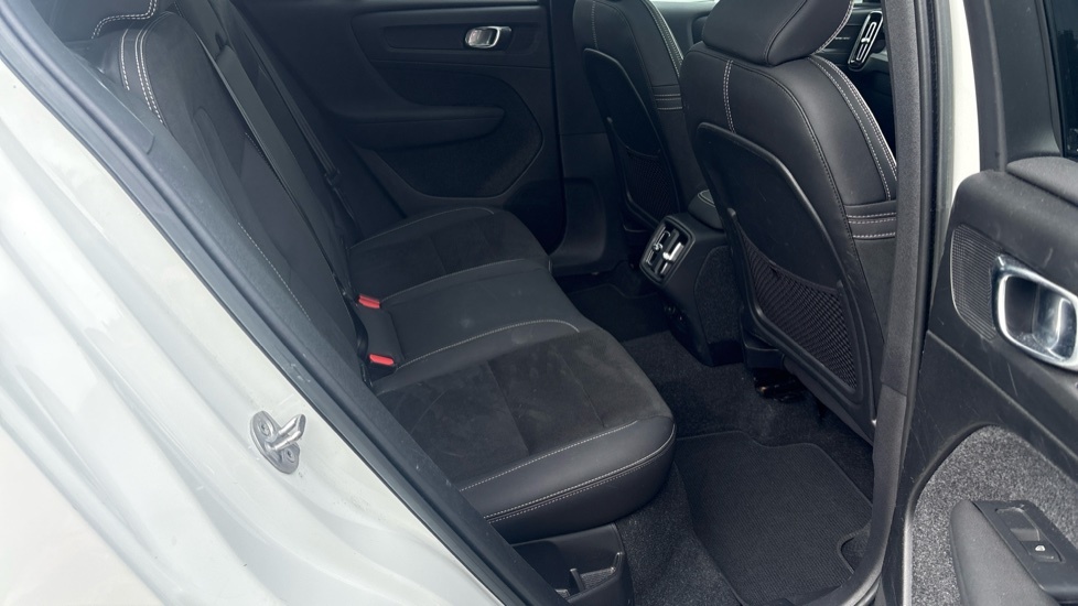 Volvo XC40 Ultimate, B4 Mild Hybrid, Dark White #6